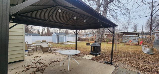 2525 Skyline Dr NW, Minot, ND 58703