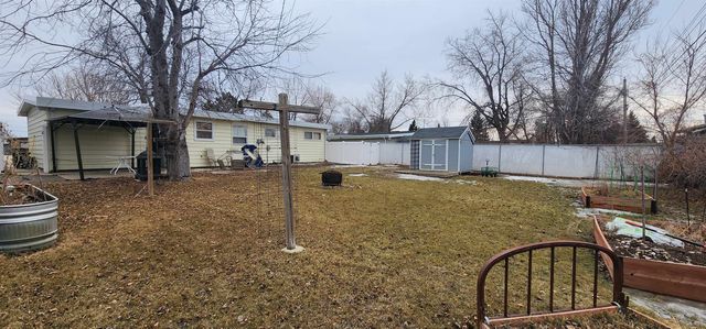 2525 Skyline Dr NW, Minot, ND 58703