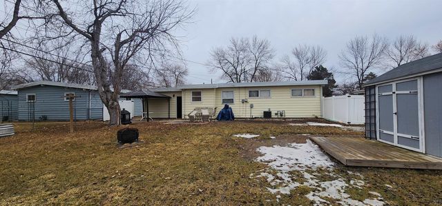 2525 Skyline Dr NW, Minot, ND 58703