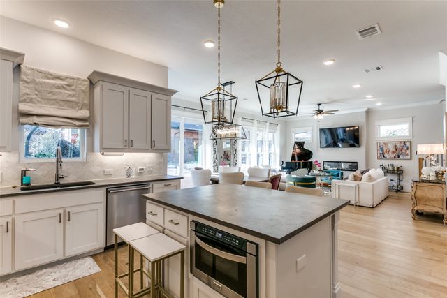 441 Jones Street, Grapevine, TX 76051