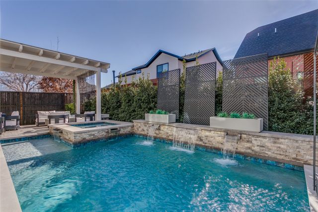 441 Jones Street, Grapevine, TX 76051