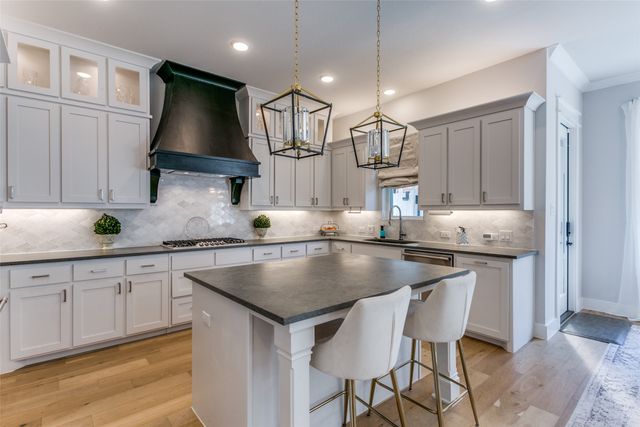 441 Jones Street, Grapevine, TX 76051