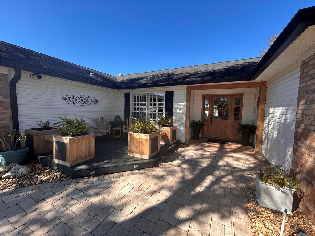Image 3 of property listing at 338 LAFAYETTE BOULEVARD, Oldsmar, FL 34677