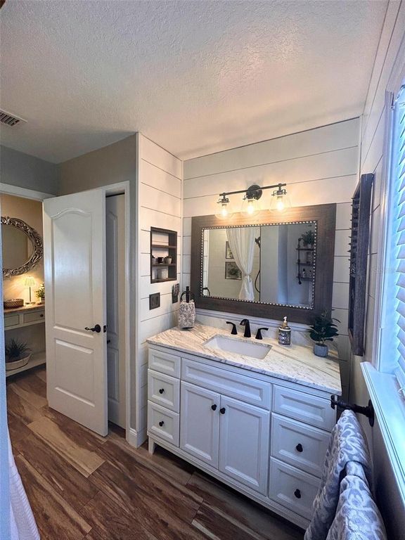 Image 21 of property listing at 338 LAFAYETTE BOULEVARD, Oldsmar, FL 34677