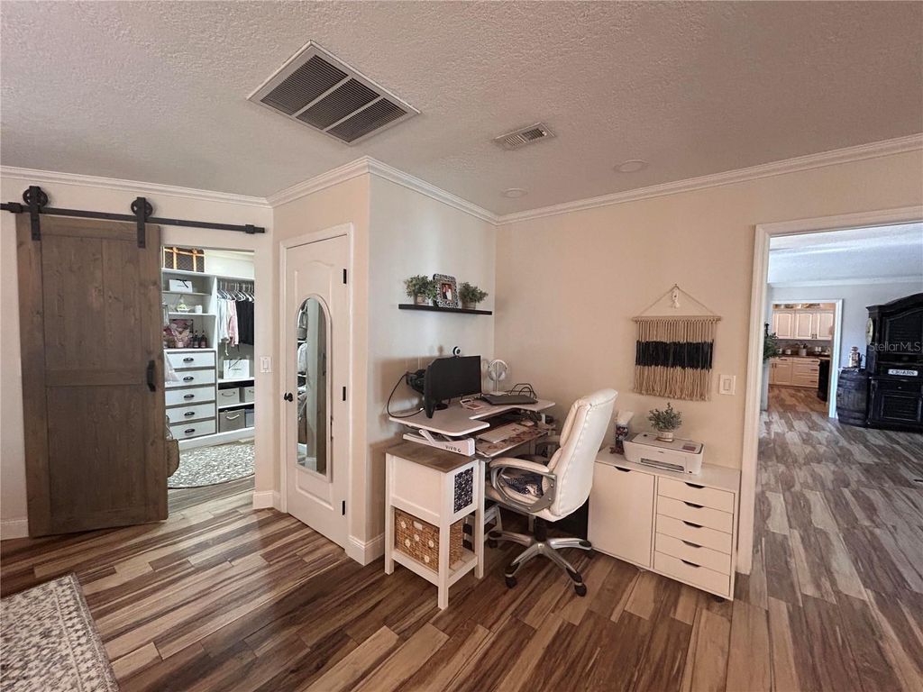 Image 31 of property listing at 338 LAFAYETTE BOULEVARD, Oldsmar, FL 34677