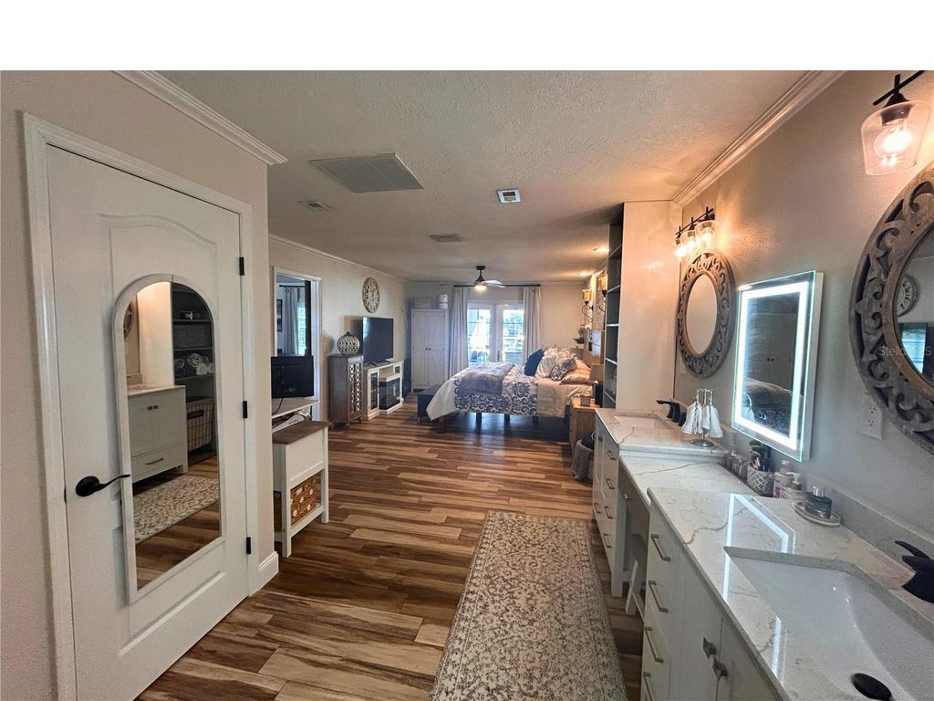 Image 32 of property listing at 338 LAFAYETTE BOULEVARD, Oldsmar, FL 34677