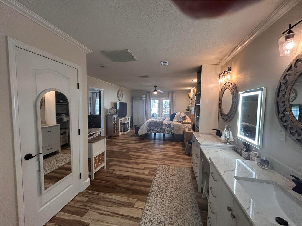 Image 34 of property listing at 338 LAFAYETTE BOULEVARD, Oldsmar, FL 34677