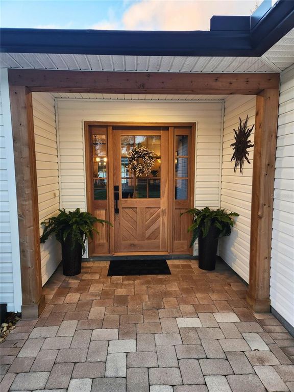 Image 6 of property listing at 338 LAFAYETTE BOULEVARD, Oldsmar, FL 34677