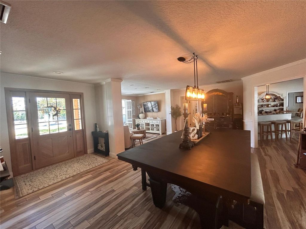 Image 8 of property listing at 338 LAFAYETTE BOULEVARD, Oldsmar, FL 34677