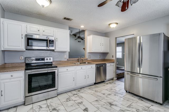 3209 Vintage Way, Bedford, TX 76021