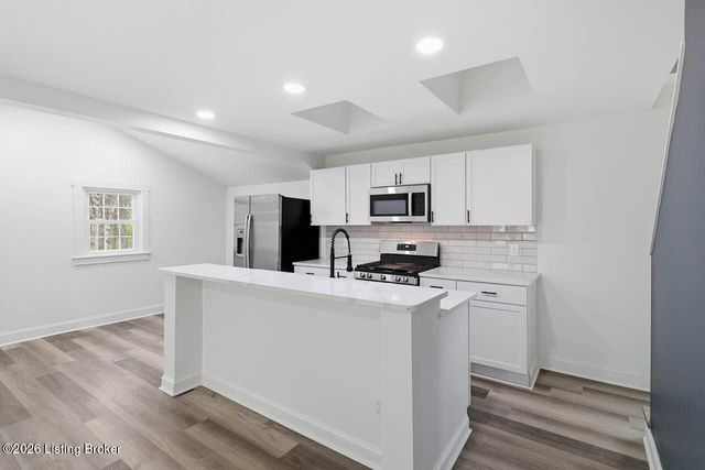 2587 W Blue Lick Rd, Shepherdsville, KY 40165