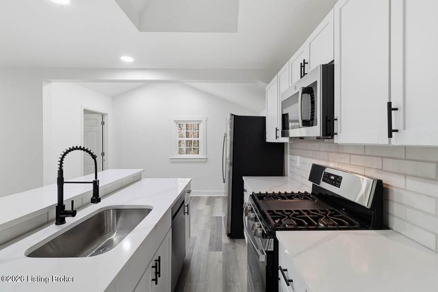 2587 W Blue Lick Rd, Shepherdsville, KY 40165