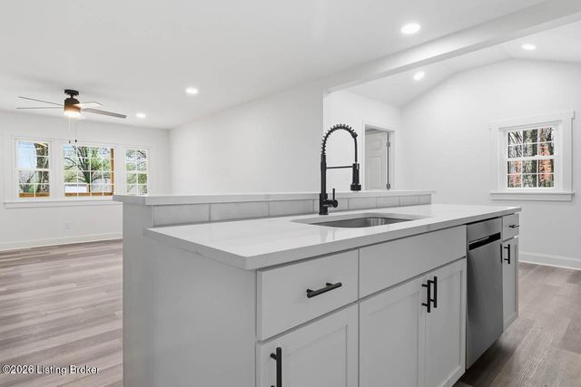 2587 W Blue Lick Rd, Shepherdsville, KY 40165