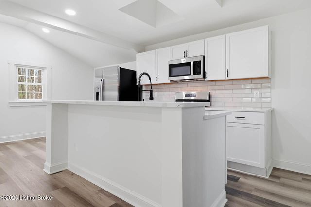 2587 W Blue Lick Rd, Shepherdsville, KY 40165