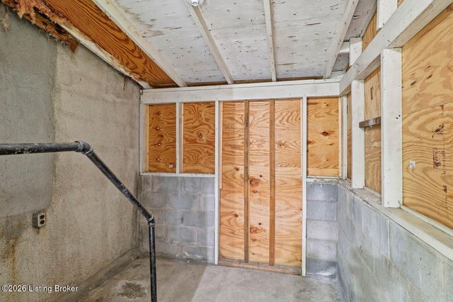 2587 W Blue Lick Rd, Shepherdsville, KY 40165