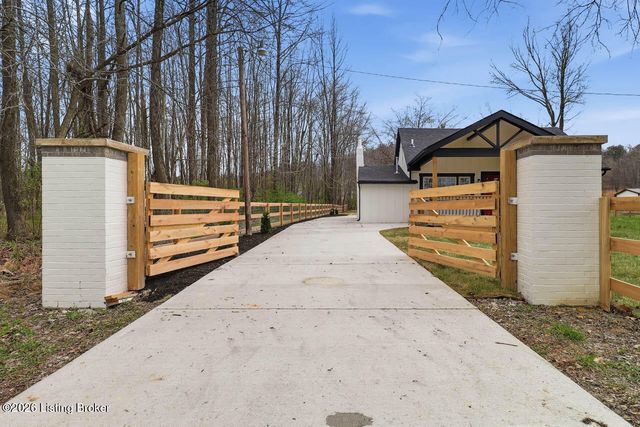 2587 W Blue Lick Rd, Shepherdsville, KY 40165