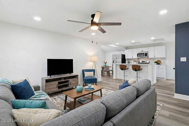 2587 W Blue Lick Rd, Shepherdsville, KY 40165