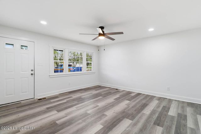 2587 W Blue Lick Rd, Shepherdsville, KY 40165