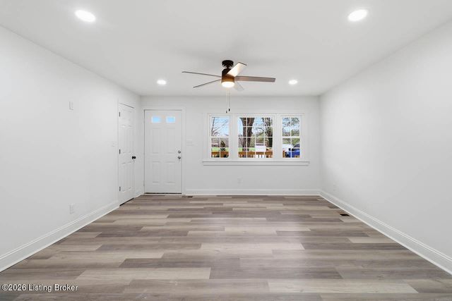 2587 W Blue Lick Rd, Shepherdsville, KY 40165