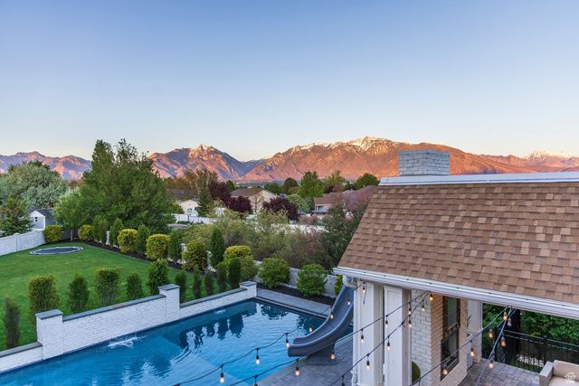 2088 W LEGEND CREEK CT, South Jordan, UT 84095