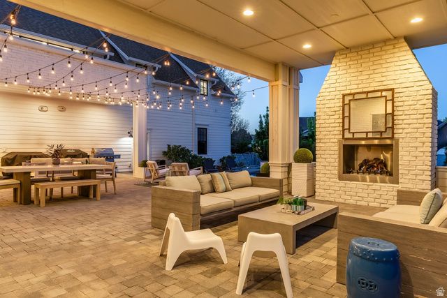 2088 W LEGEND CREEK CT, South Jordan, UT 84095