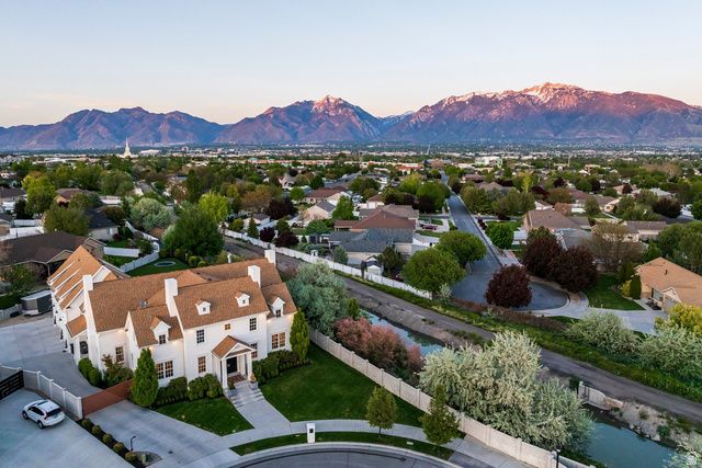 2088 W LEGEND CREEK CT, South Jordan, UT 84095