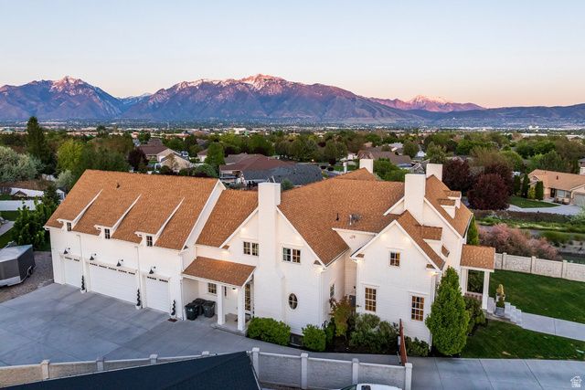 2088 W LEGEND CREEK CT, South Jordan, UT 84095