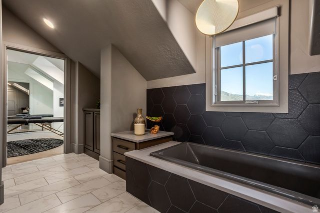 2088 W LEGEND CREEK CT, South Jordan, UT 84095