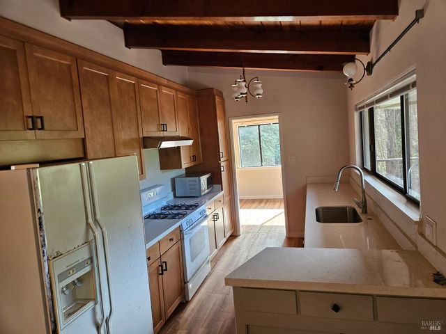 16868 Center Way, Guerneville, CA 95446