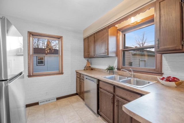 1045 GROGNET STREET, Green Bay, WI 54302