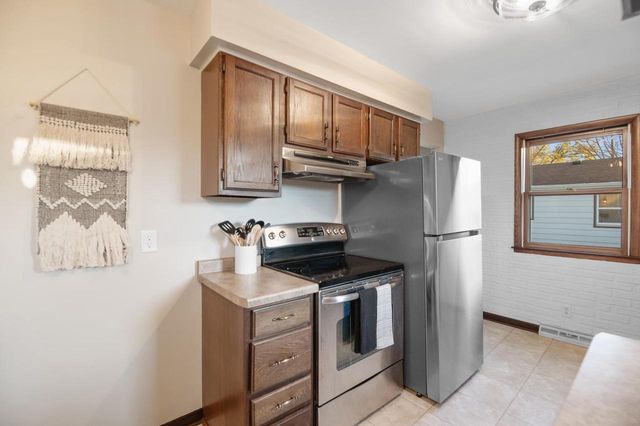 1045 GROGNET STREET, Green Bay, WI 54302