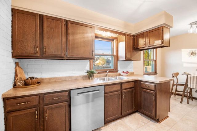 1045 GROGNET STREET, Green Bay, WI 54302