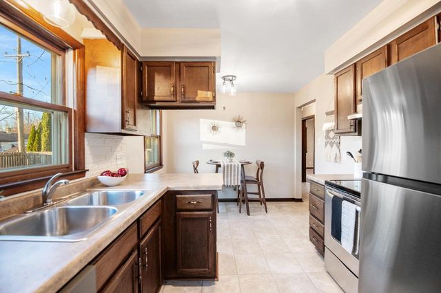 1045 GROGNET STREET, Green Bay, WI 54302