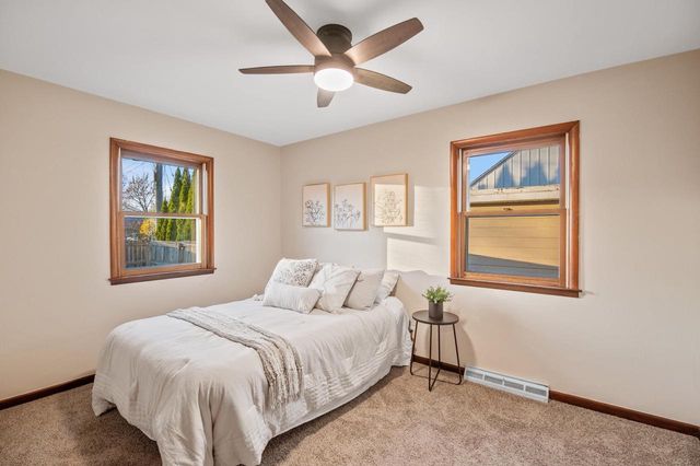 1045 GROGNET STREET, Green Bay, WI 54302