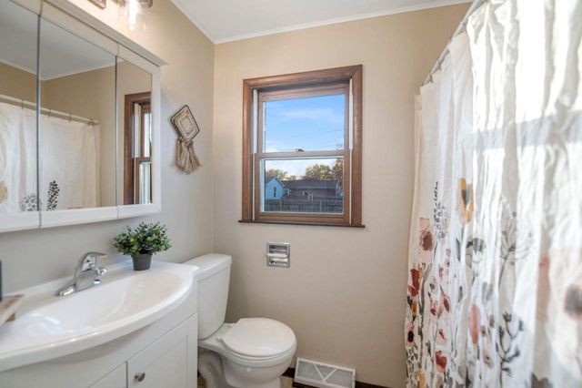 1045 GROGNET STREET, Green Bay, WI 54302