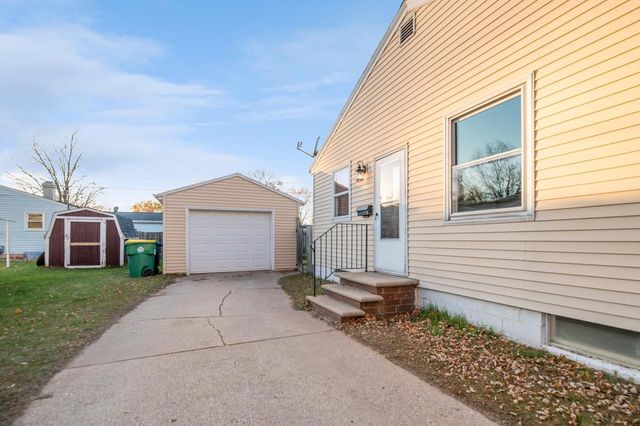 1045 GROGNET STREET, Green Bay, WI 54302