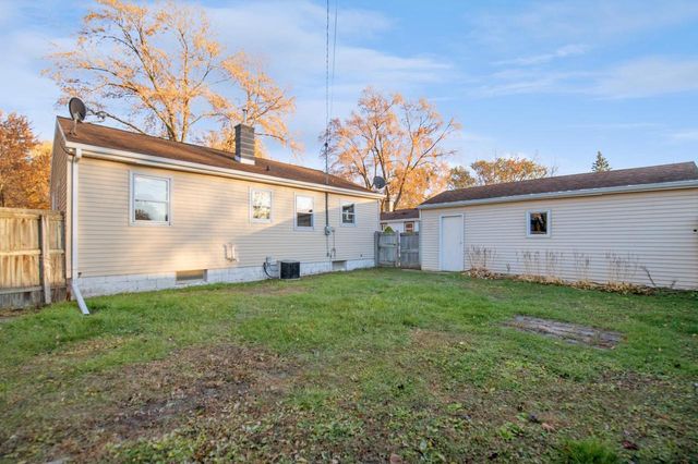 1045 GROGNET STREET, Green Bay, WI 54302