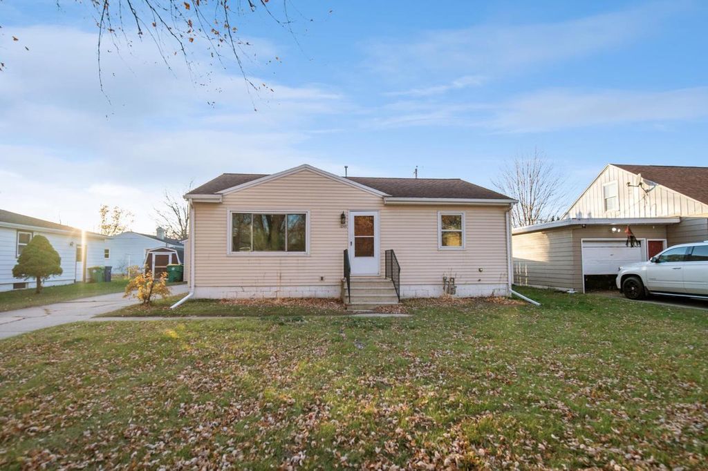 1045 GROGNET STREET, Green Bay, WI 54302