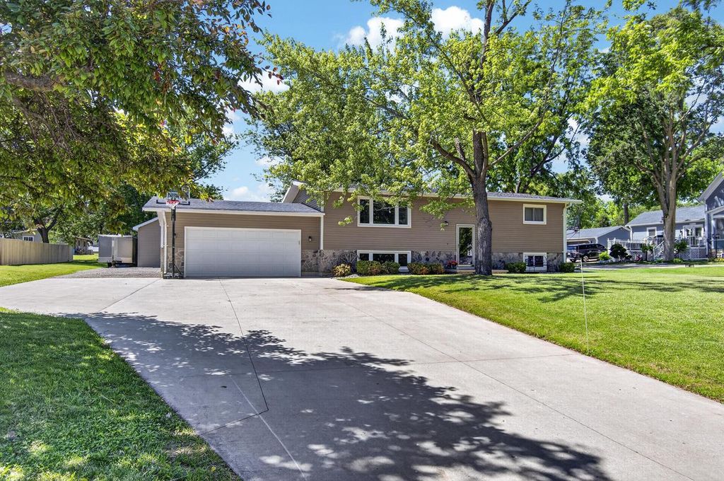 8415 12th STREET, Kenosha, WI 53144