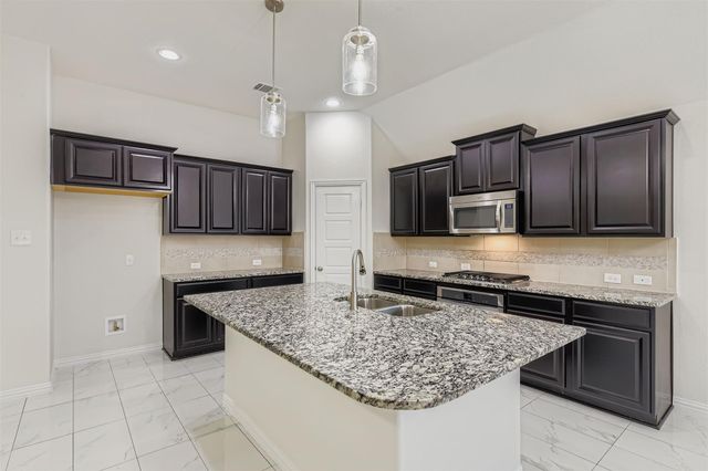 370 Vista Gardens DR, Buda, TX 78610