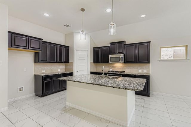 370 Vista Gardens DR, Buda, TX 78610