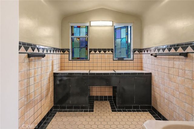 3767 Monteith Drive, Los Angeles, CA 90043