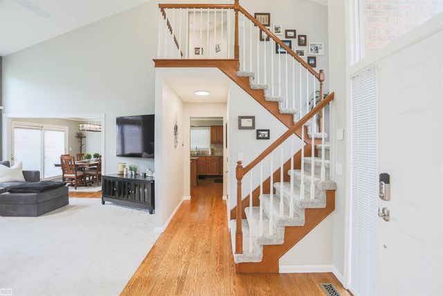 6740 Redford Circle, Troy, MI 48085