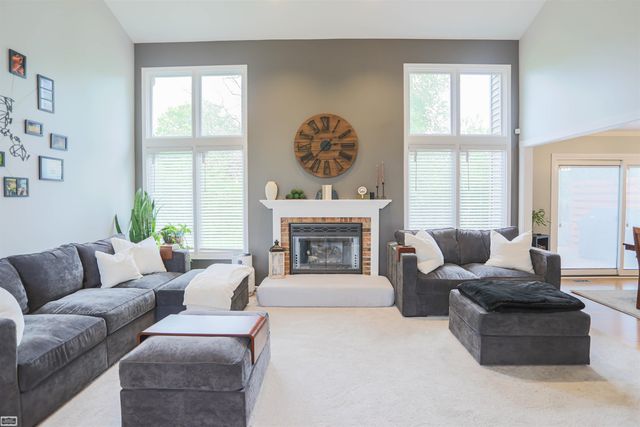6740 Redford Circle, Troy, MI 48085