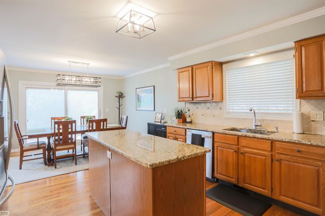 6740 Redford Circle, Troy, MI 48085