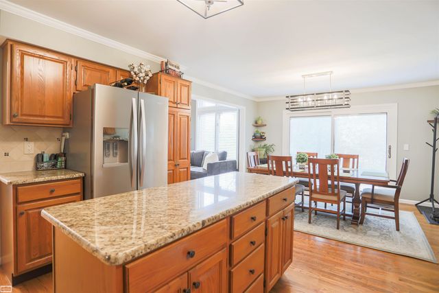 6740 Redford Circle, Troy, MI 48085