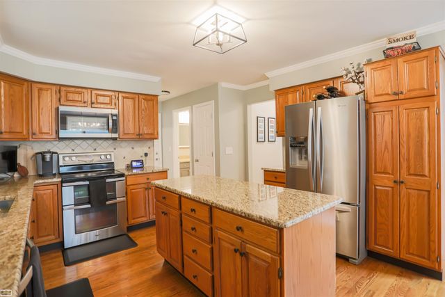6740 Redford Circle, Troy, MI 48085