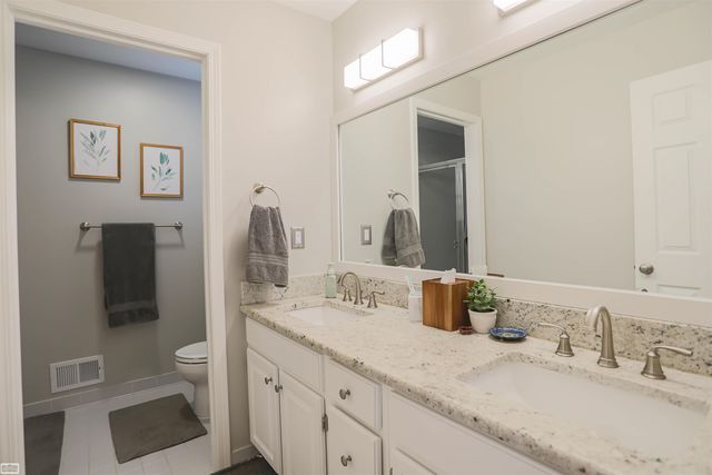 6740 Redford Circle, Troy, MI 48085