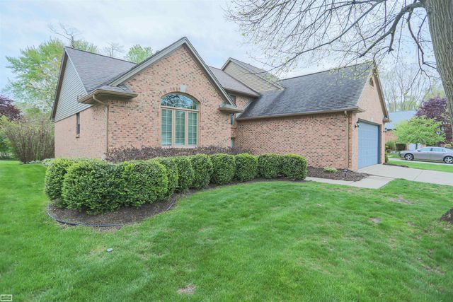6740 Redford Circle, Troy, MI 48085
