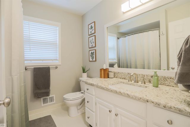 6740 Redford Circle, Troy, MI 48085